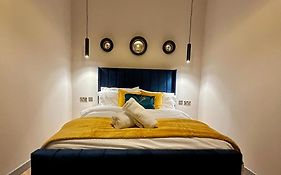 1 Bed Apt In West End